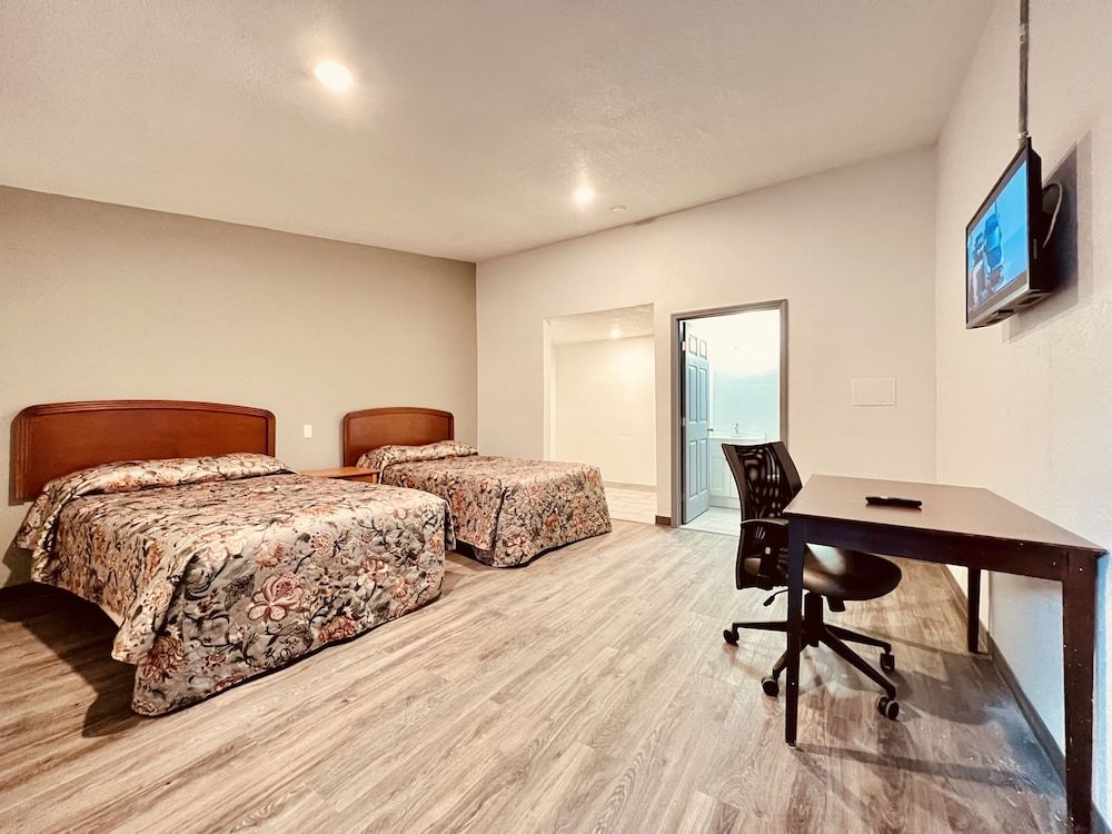 The Express Inn - photo 2
