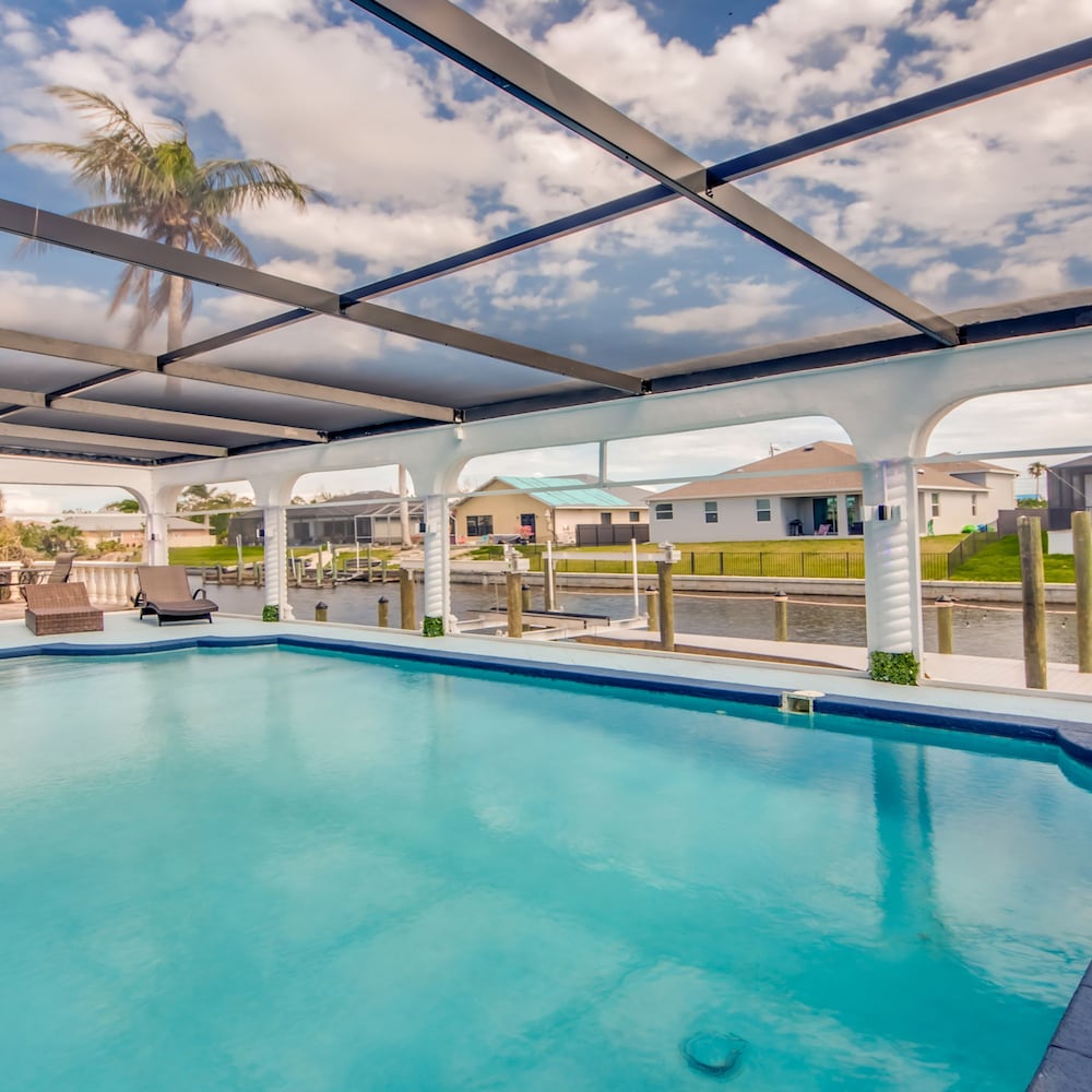 Golden Globe luxury on the canal with poolspa - photo 35