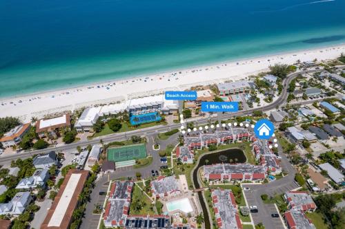 Sea Life at Runaway Bay is a Stunning Updated Condo Within Steps to the Beach — 4-Star Luxury Hotel in Bradenton Beach, United States
