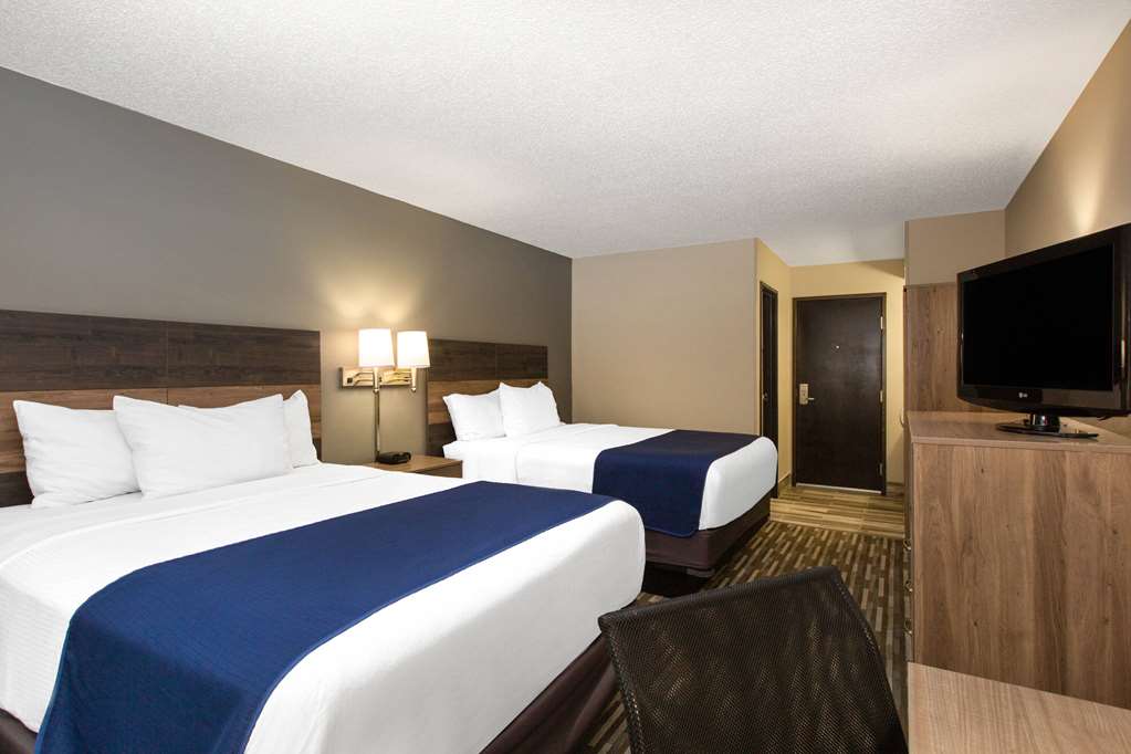 Days Inn & Suites by Wyndham Wisconsin Dells - photo 11