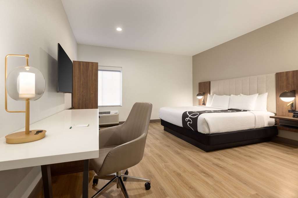 La Quinta Inn & Suites by Wyndham Port Arthur - photo 31