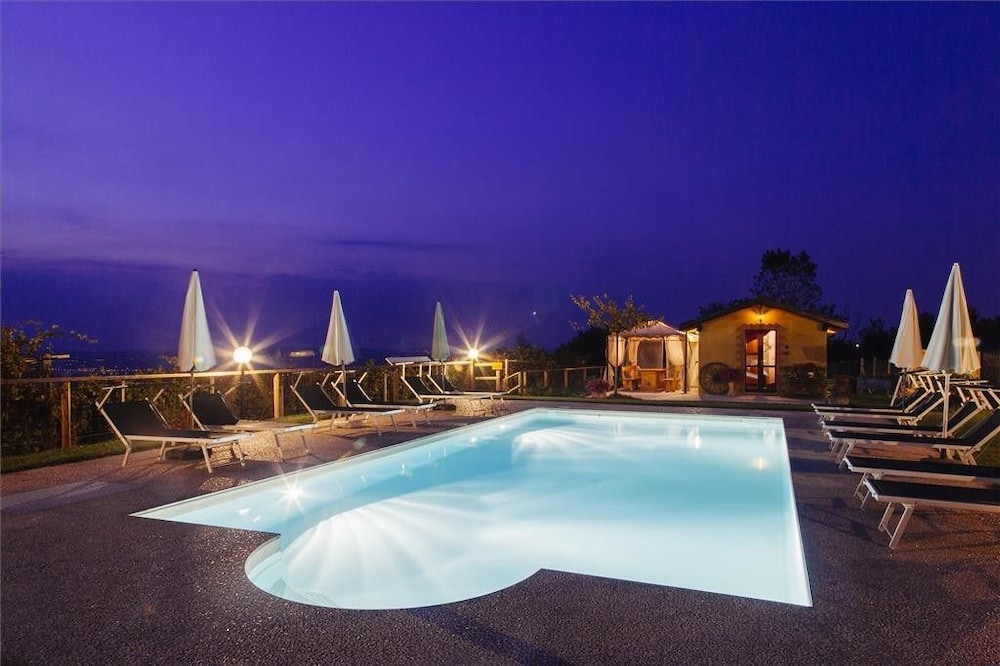 Il Grappolo Vacanze - carbon neutral hotel in La Morra