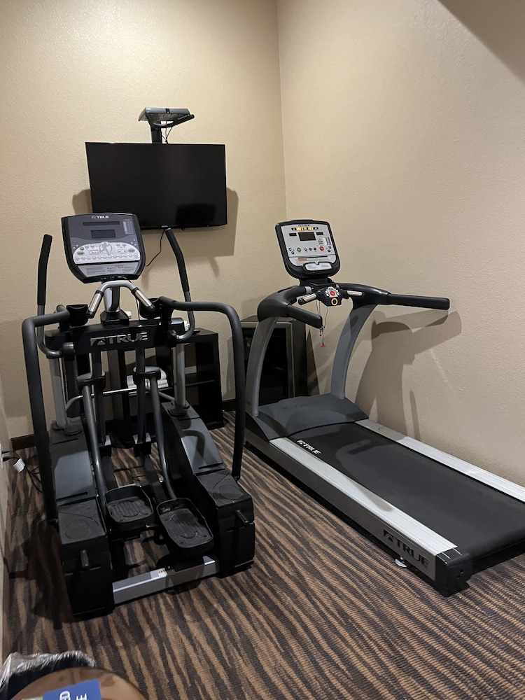 Cobblestone Inn & Suites Denison Oak Ridge - photo 53