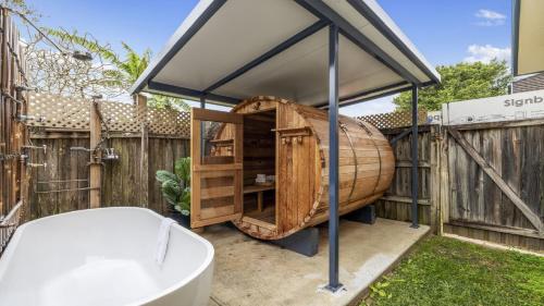 Chillax Walk To Beach Sauna Pet Friendly Sleeps 6 — hotel near Coffs Harbour Airport
