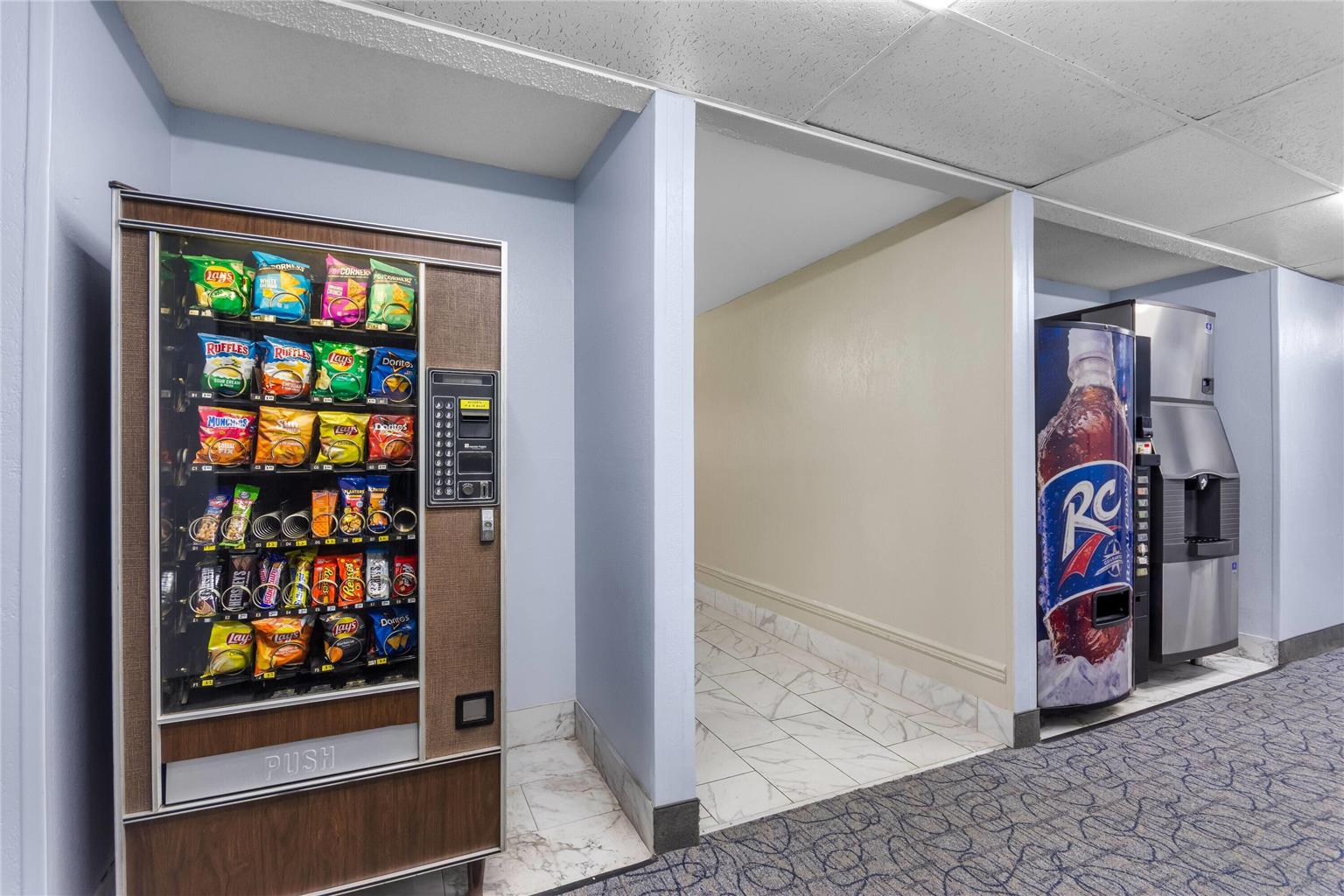 Super 8 by Wyndham Evansville East - photo 37