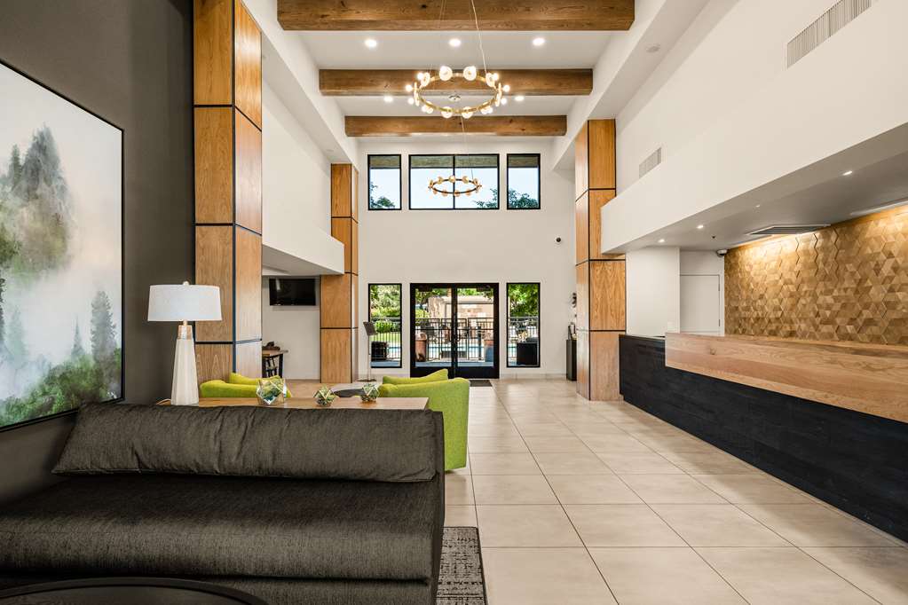 Oxford Suites Redding - photo 2