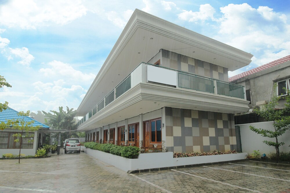 Airy Syariah Bandara Sepinggan Baru 87 Balikpapan in Balikpapan, Indonesia