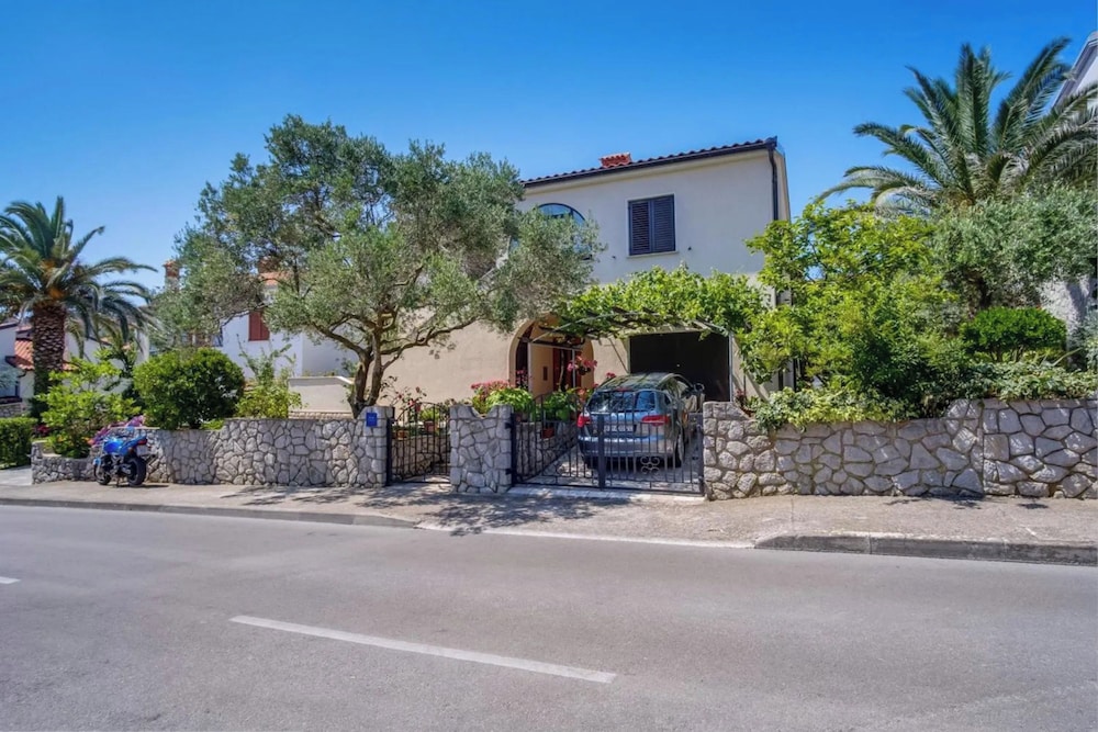 Secret Garden Apartment Mali Lošinj Happy Rentals — 4-Star Luxury Hotel in Mali Losinj, Croatia