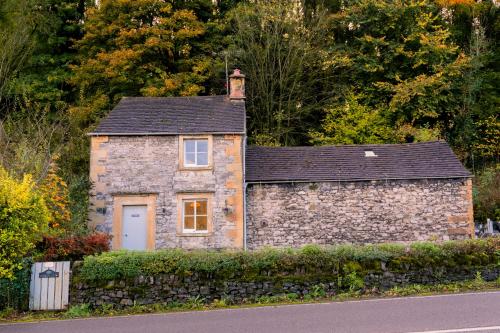 Grade II listed Cottage with Sauna in Bakewell — 4-Star Luxury Hotel in Bakewell, United Kingdom