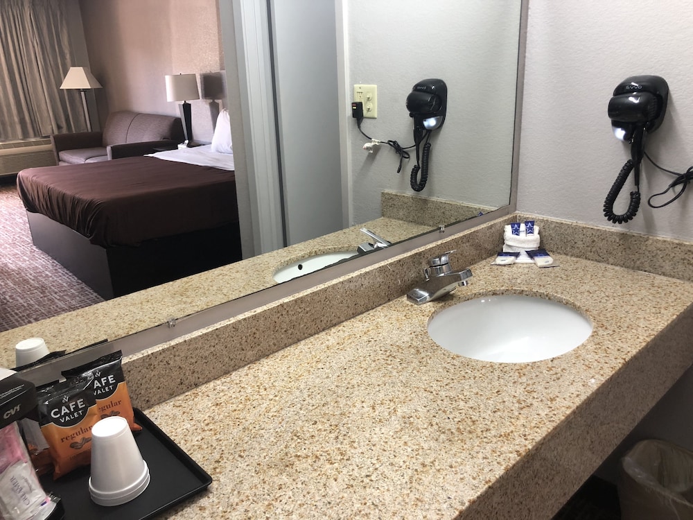 Americas Best Value Inn Brinkley - photo 5