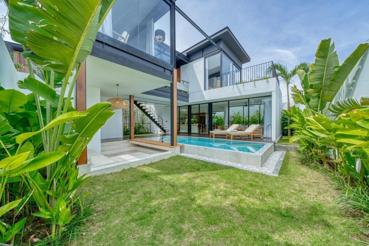 Luxury Industrial Style 2BR Villa Kirma Near the Beach — 4-Star Luxury Hotel in Canggu, Indonesia