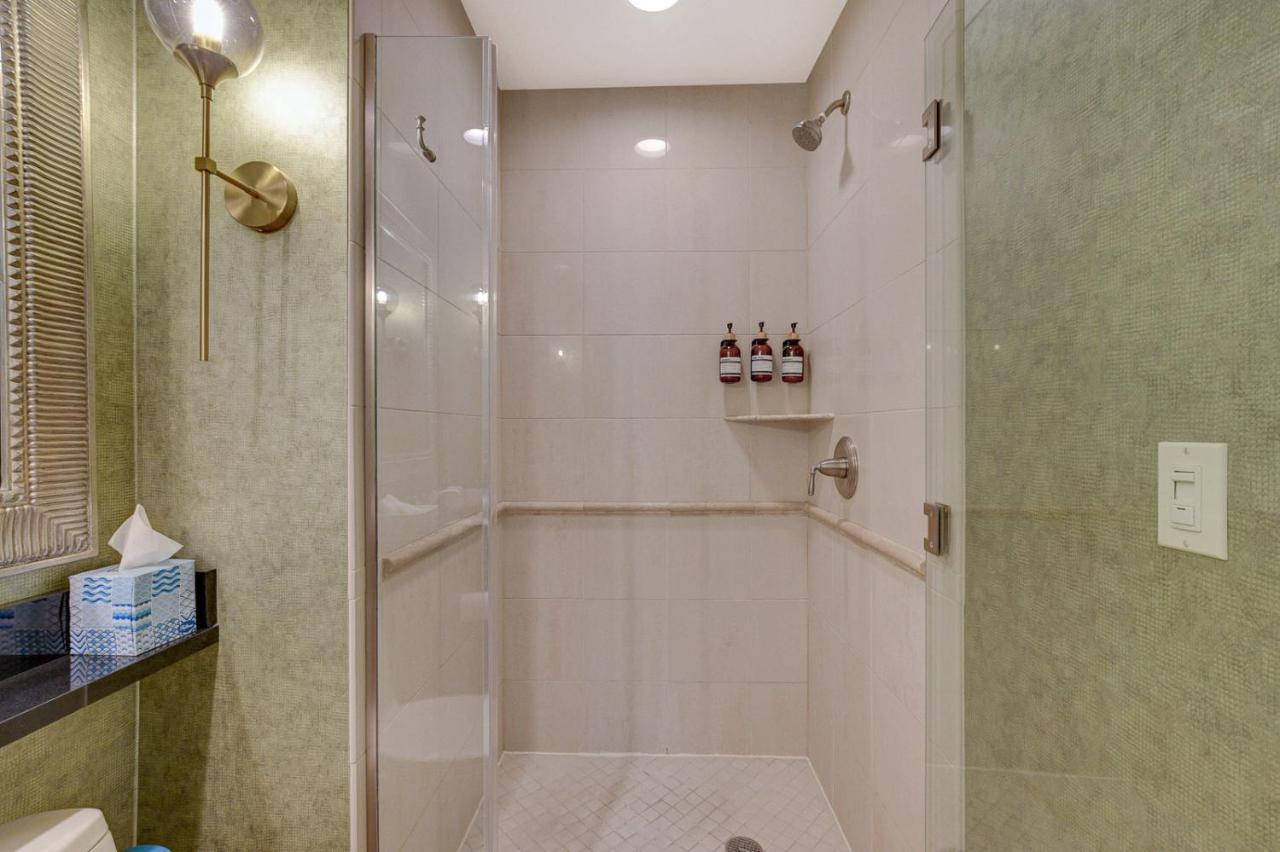 LUXE 702 MGM Signature with Balcony