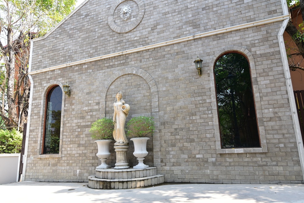 Fantasy Resort in Nakhon Sawan, Thailand