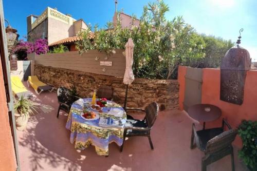 Elegant T2 60m2 Classe 5 Etoiles Quartier Typique Et Calme Plages Et Centre a Pied Parking Prive in Collioure, France