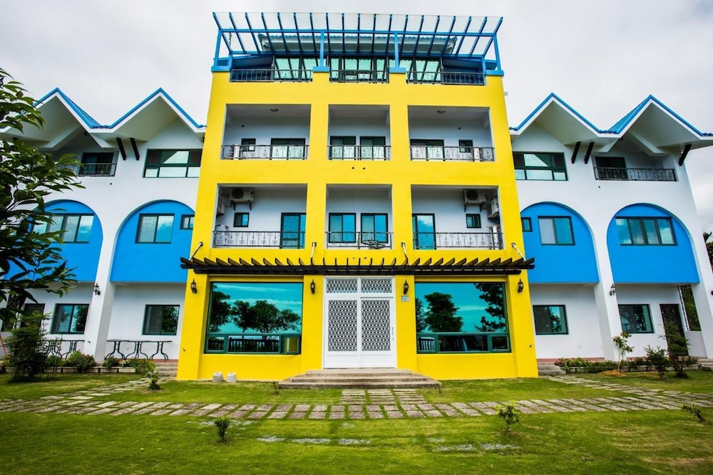 After Hill Greenhouse Resort — hotel in Taitung