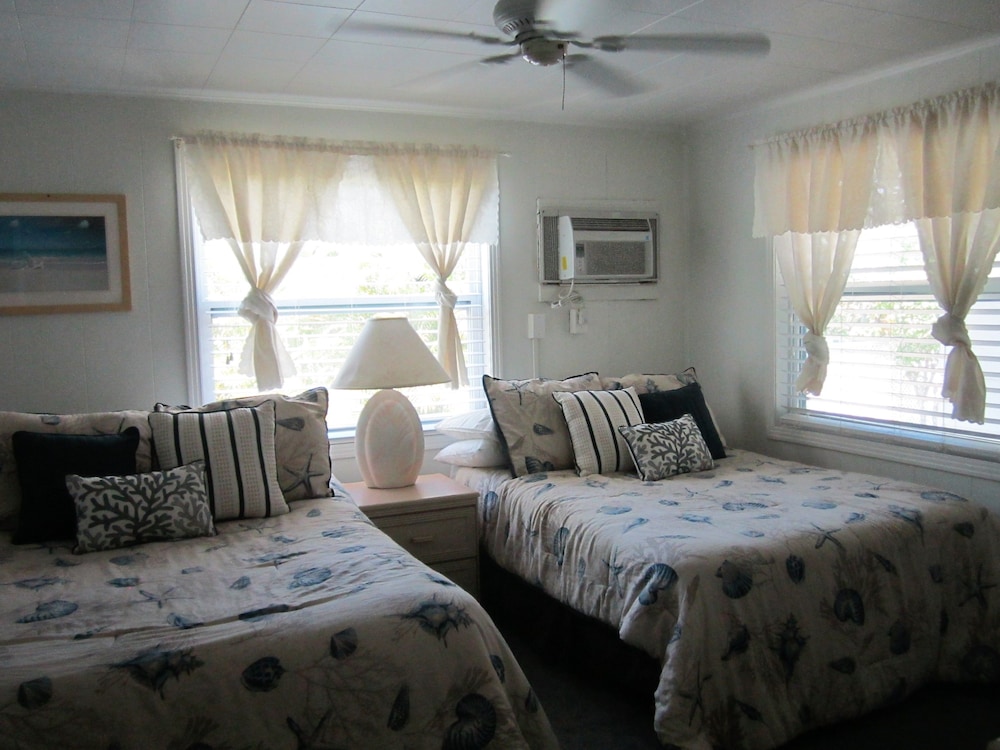 Tropical Winds Motel & Cottages - photo 9
