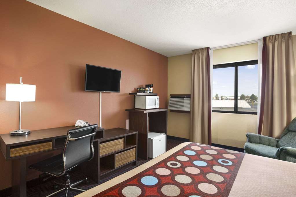 Super 8 by Wyndham Carbondale - photo 9
