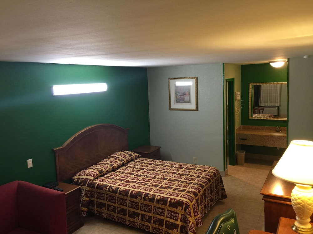 Texas Inn North Brownsville - photo 2