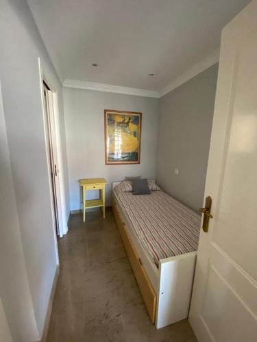 Apartamento junto al Puerto Deportivo de Estepona — 4-Star Luxury Hotel in Estepona, Spain