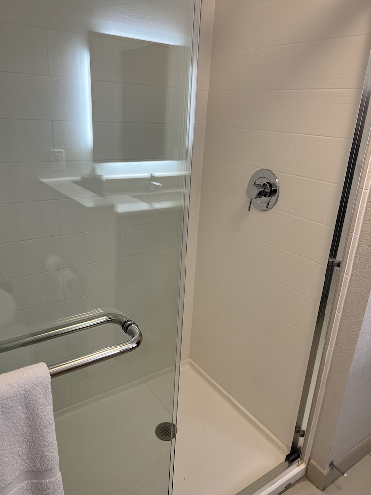 Holiday Inn Express & Suites Mobile University Area by IHG - photo 33