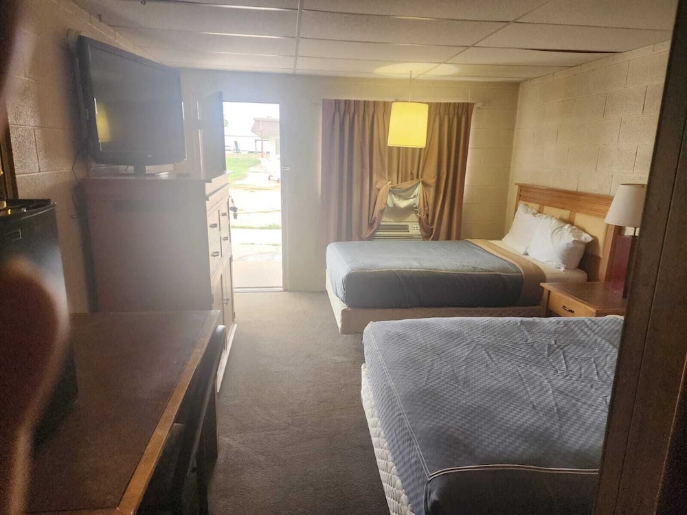 First Inn By OYO Quinter Hwy 70 - photo 14