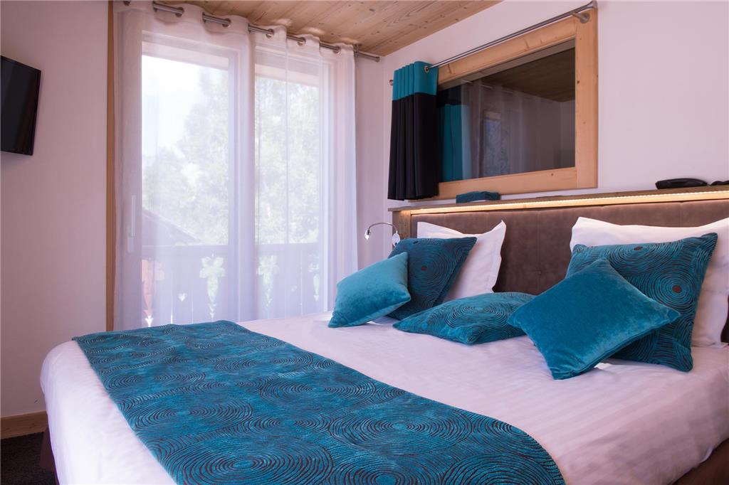 Chalet Hôtel Les Gentianettes The Originals Relais — 4-Star Luxury Hotel in Le Neubourg, France