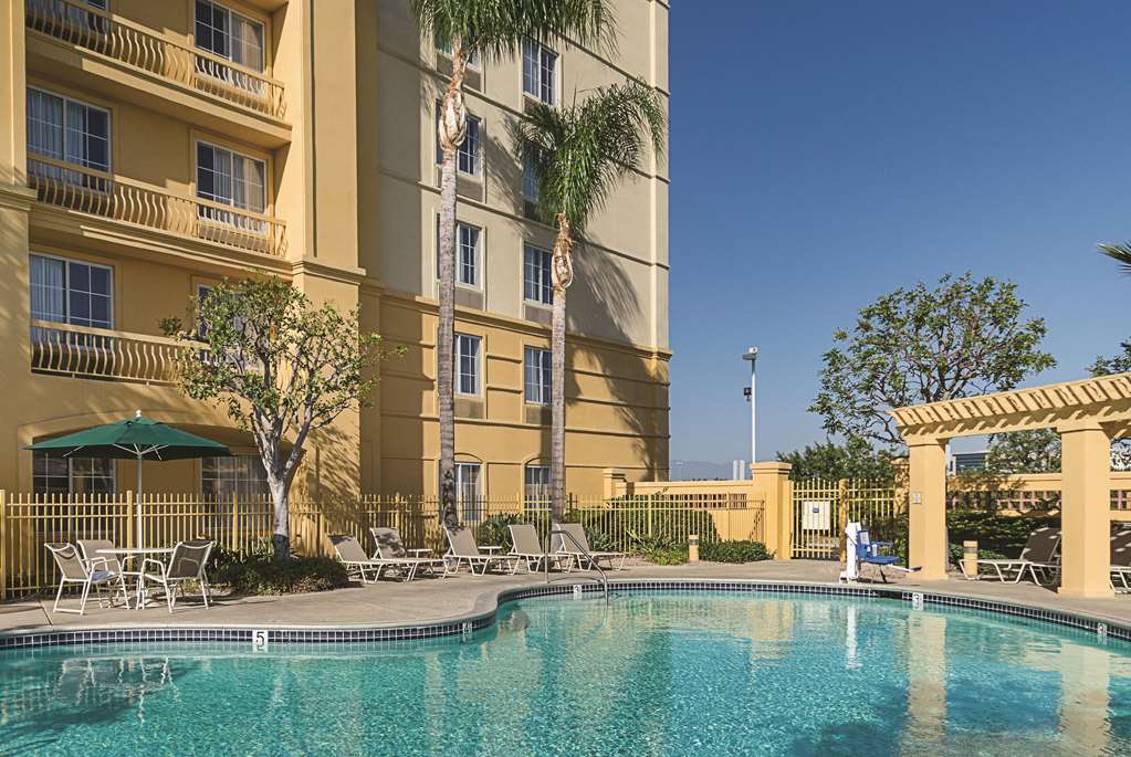 La Quinta Inn & Suites by Wyndham Ontario Airport - photo 10