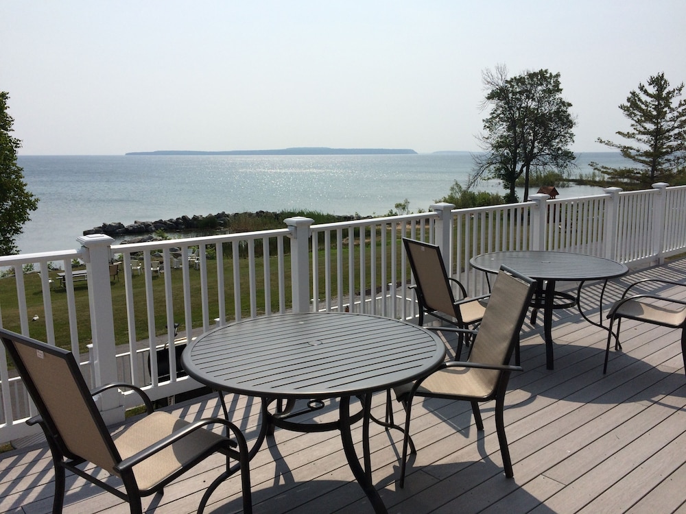 Baymont by Wyndham St. Ignace Lakefront - photo 39