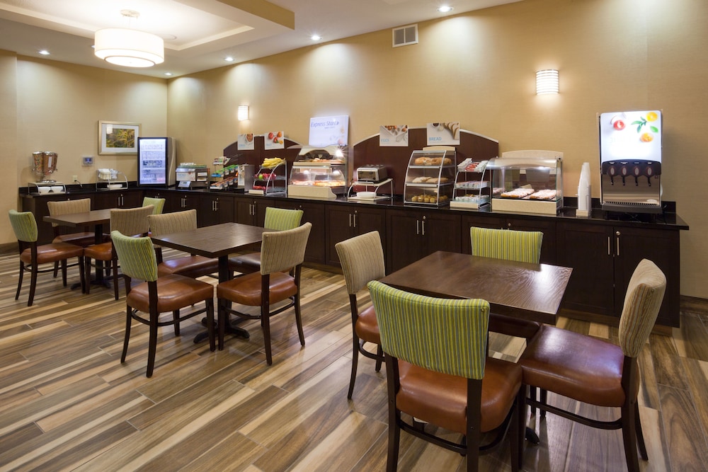 Holiday Inn Express & Suites Davenport by IHG - photo 28