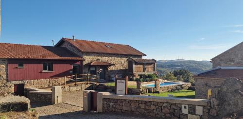 Casa Entre Palheiros e Casa do Canastro — 4-Star Luxury Hotel in Montalegre, Portugal