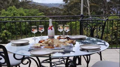 Cliff Drive On Honeymoon Point in Katoomba, Australia