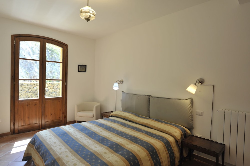 Agriturismo La Grotta — 4-Star Luxury Hotel in San Giuliano Terme, Italy