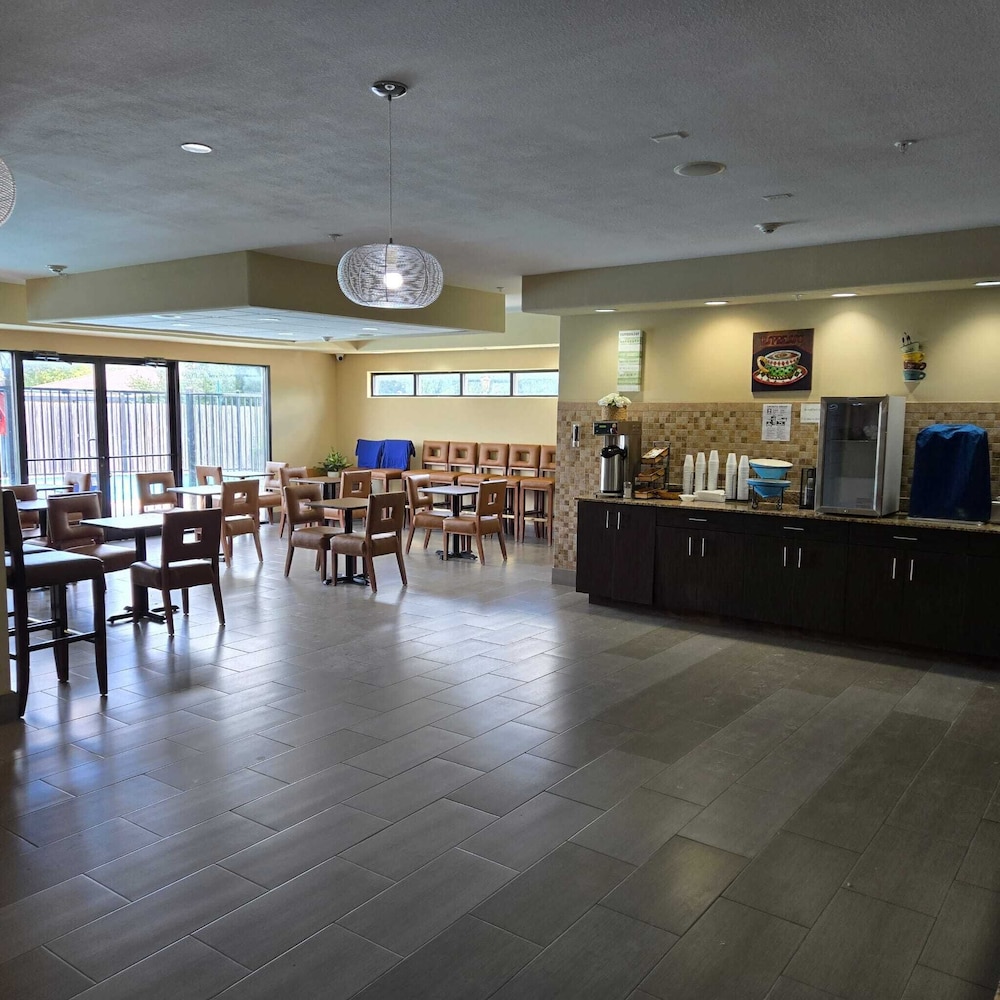 Karnes City Lodge By OYO Hwy 181 - photo 33