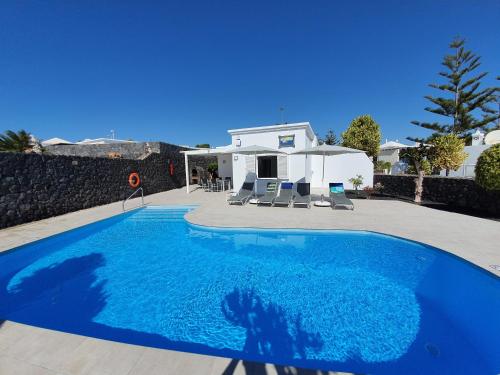 2 bedroom Villas Cassandra and Katrina with private heated pools. — 4-Star Luxury Hotel in Puerto Del Carmen, Spain