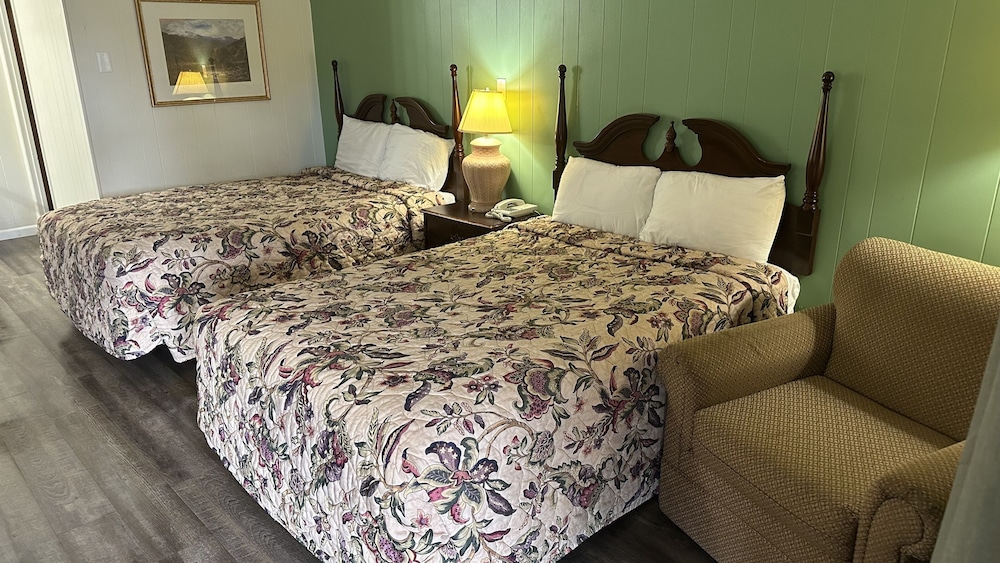 Colonial Inn Franklin - photo 13