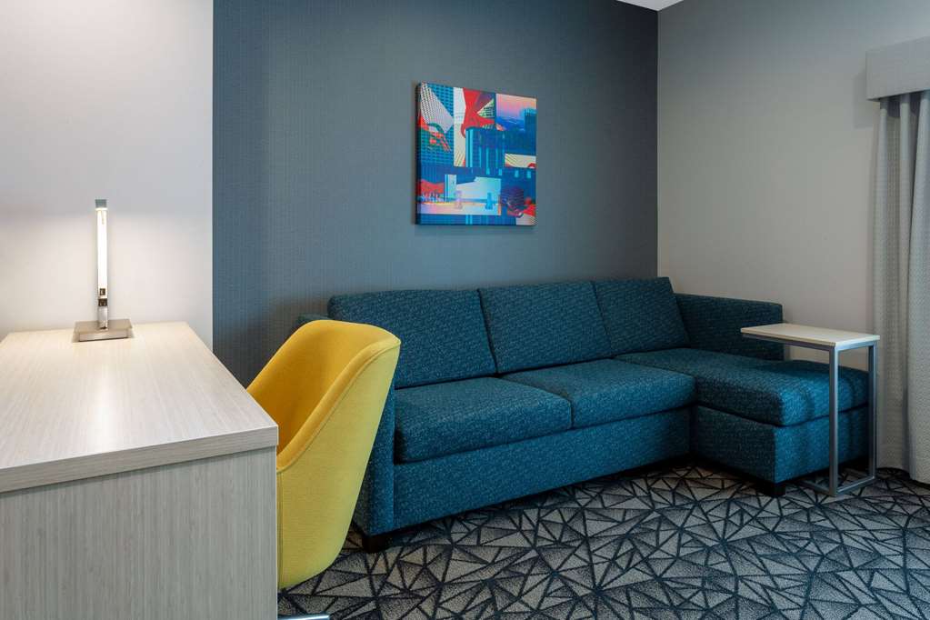 La Quinta Inn & Suites by Wyndham Shorewood - photo 23