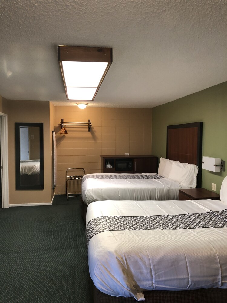 Knight's Inn Motel - photo 39