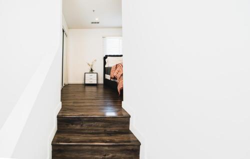 Nice and Close to Downtown 1 Bedroom Sleeps 4 — 4-Star Luxury Hotel in Los Angeles, United States