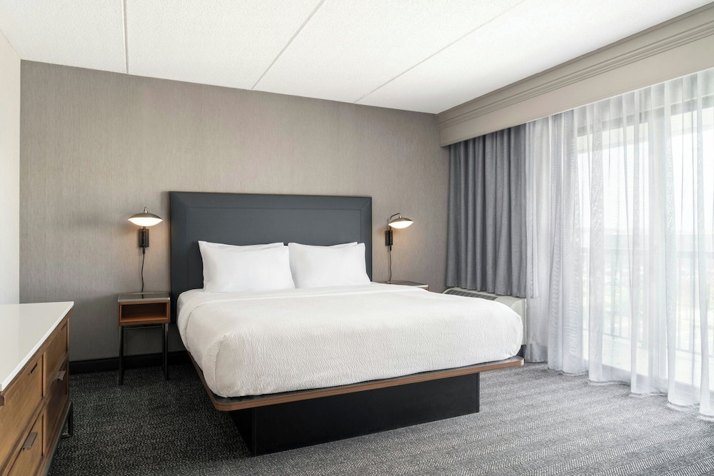 Courtyard by Marriott Cleveland Beachwood - photo 8