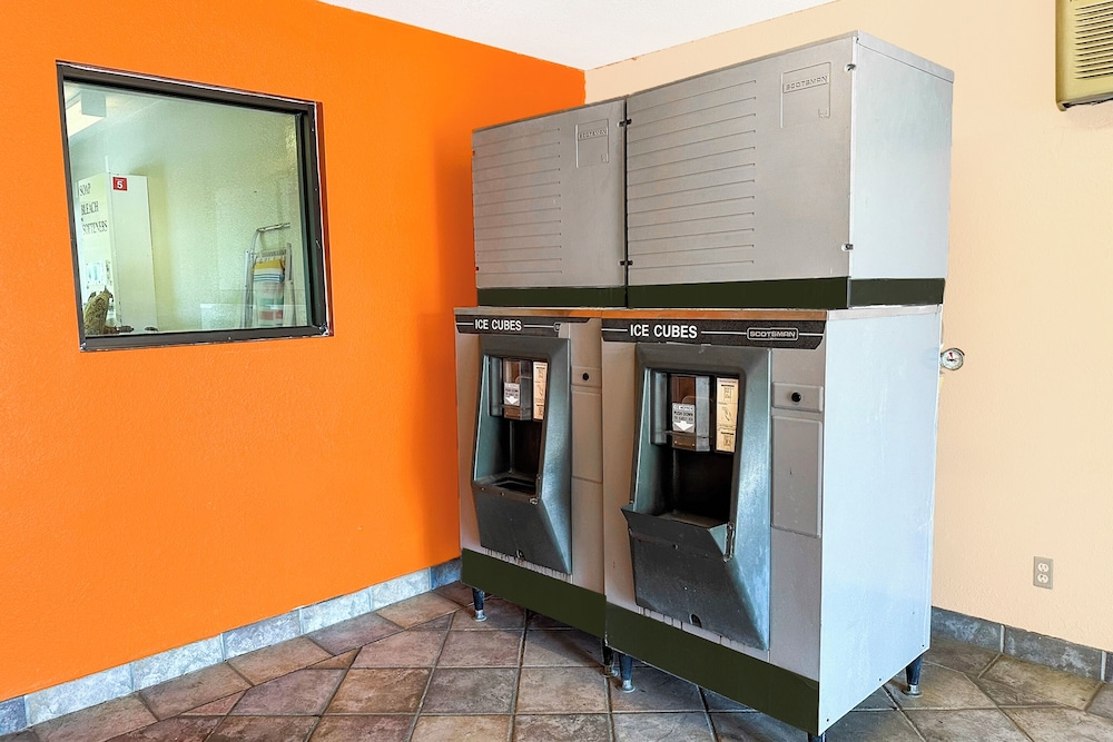 Luxury Inn by OYO Albany - photo 34