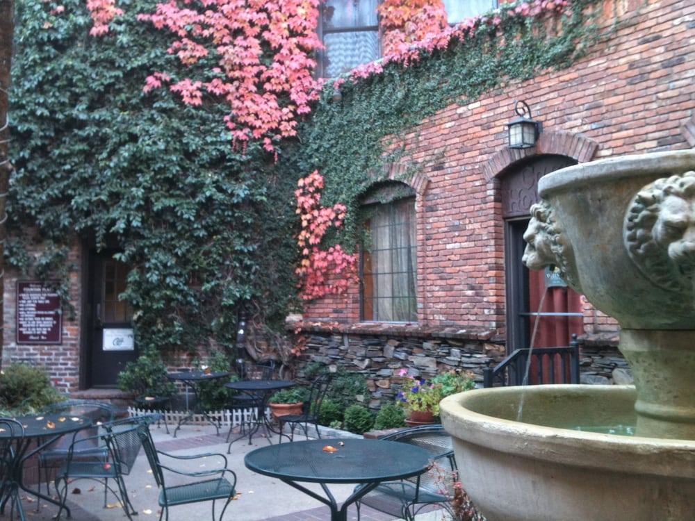 Historic Cary House Hotel - photo 37