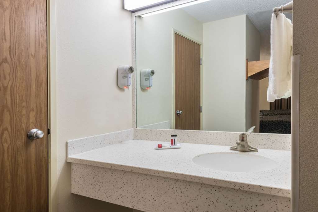 Days Inn by Wyndham Great Falls - photo 12