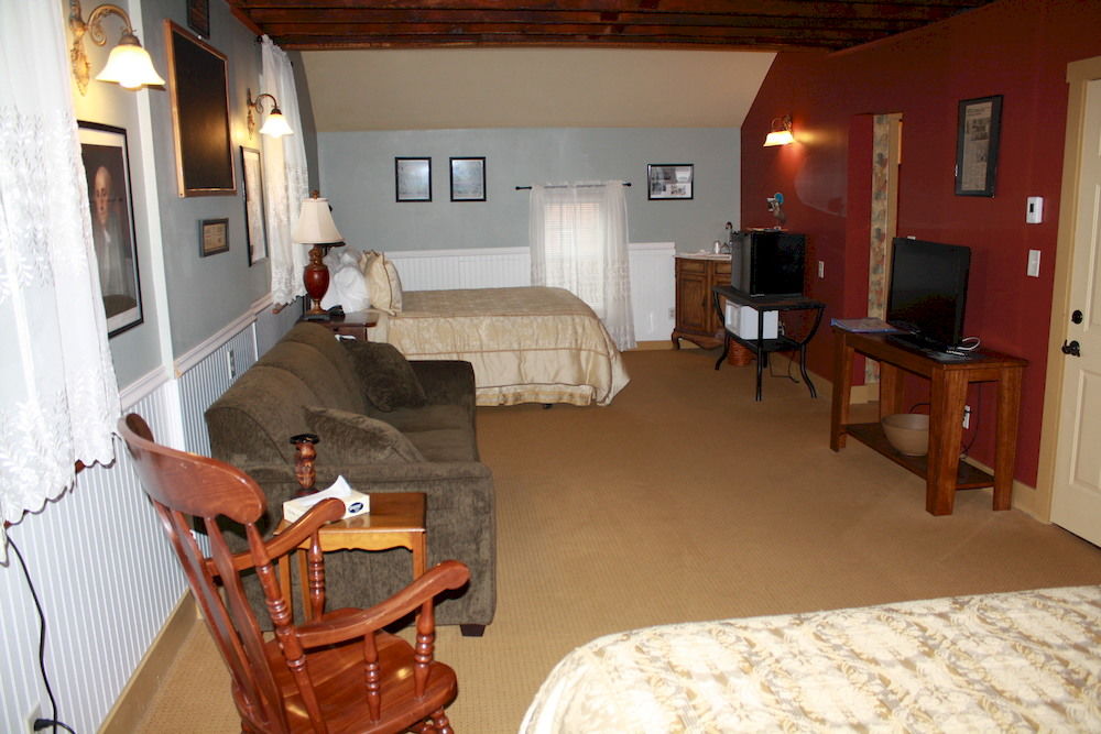 Zuber's Homestead Hotel - photo 9