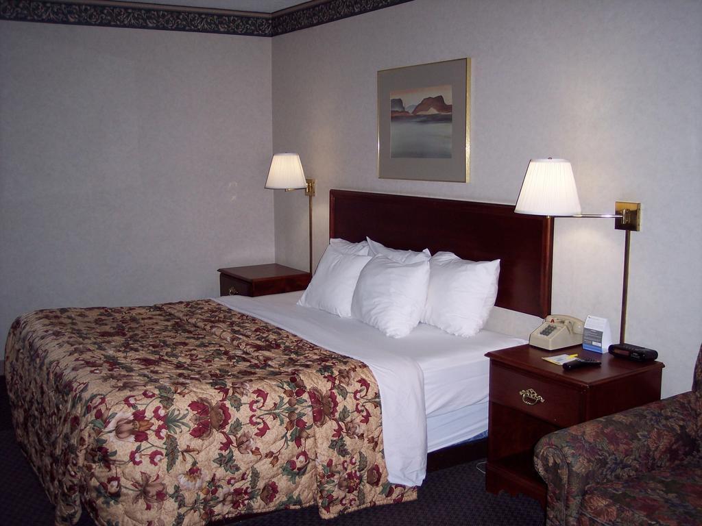 Days Inn Meadville Conference Center - photo 5