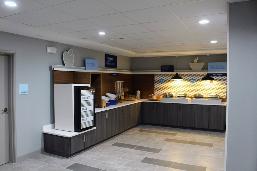 Holiday Inn Express & Suites Enterprise - photo 11