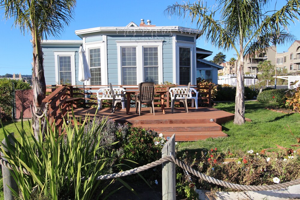 Edgewater Beach Inn - photo 13