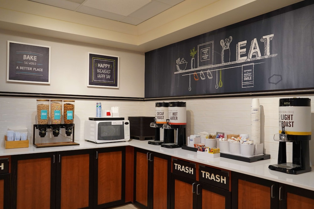 Hampton Inn & Suites Chicago Aurora - photo 30