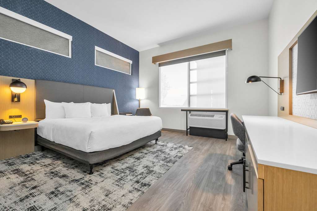 La Quinta Inn & Suites by Wyndham San Jose Airport Downtown - photo 51