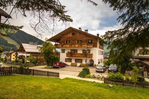 Ciasa Isidor — 4-Star Luxury Hotel in San Vigilio, Italy