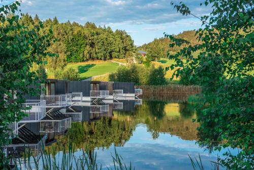 Hausboaty Ypsilon Golf Liberec — hotel in Mnisek